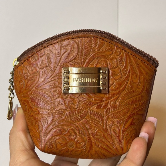 COSMETIC BAG & COIN Bag, LEATHER Cosmetic Pouch, Hand tooled Leather, Artesanal - Picture 6 of 11